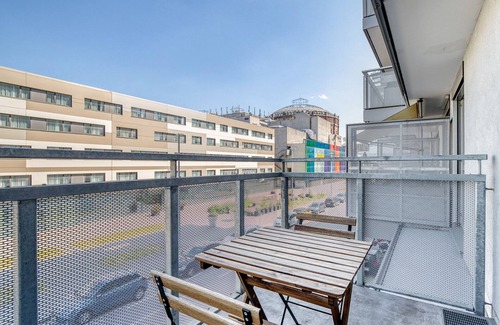 Erdberg Apartment | Luxe Landstraße 1BR w/Garden & Balcony, nr Hyblerpark, by Blueground