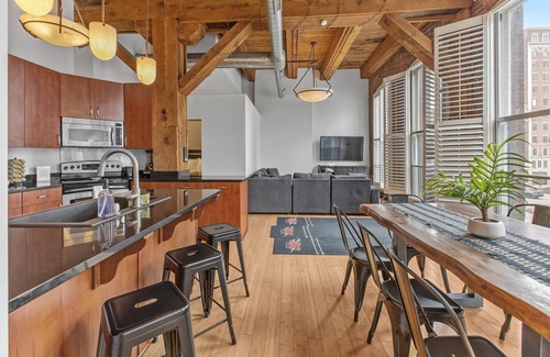 Wholesale District Apartment | Luxe Loft Downtown Su