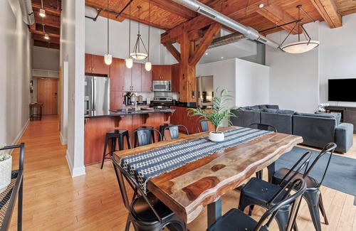 Wholesale District Apartment | Luxe Loft Downtown Su