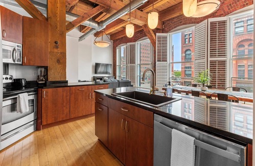 Wholesale District Apartment | Luxe Loft Downtown Su