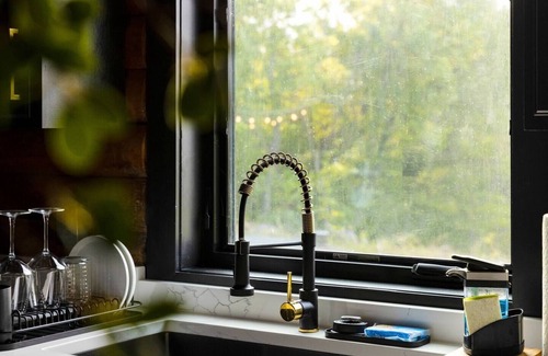 Rileyville Cabin | Luxe Log Cabin, Mountain Views, HotTub, Secluded