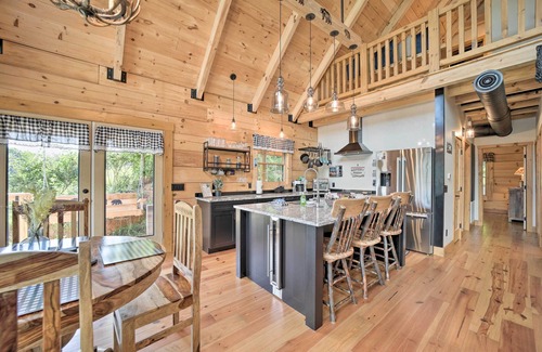 Maggie Valley Cabin | Luxe Log Cabin w/Modern Finishes & Mtn Views