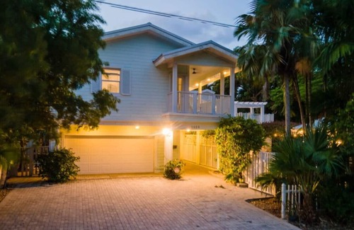 South Lake Apartment | Luxe Mansion/10min Walk Beach/Gameroom/Heated pool