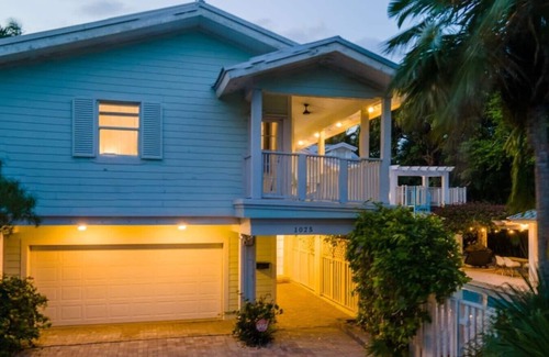 South Lake Apartment | Luxe Mansion/10min Walk Beach/Gameroom/Heated pool