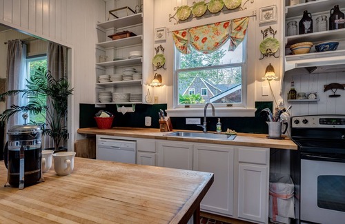 Seaview Villa | Luxe Mansion by the Sea, 6BR, Dining 14+