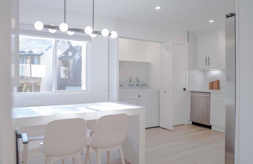 Lake Forest Condo | Luxe Mid Century Modern 2/BED *HIGHLY UPGRADED*