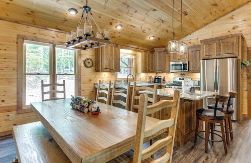 Mineral Bluff Cabin | Luxe Mineral Bluff Vacation Rental w/Game Room!
