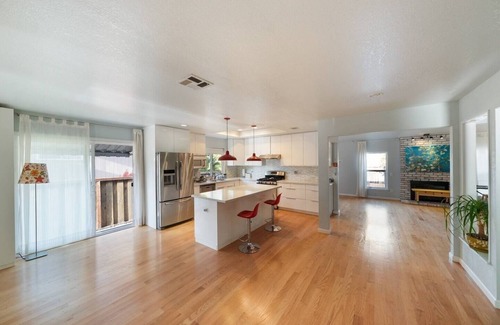 Dublin House | Luxe Modern Getaway in The East Bay!