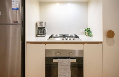 Doncaster Apartment | Luxe Modern I OPP Westfield I Pool I Gym I CarPark