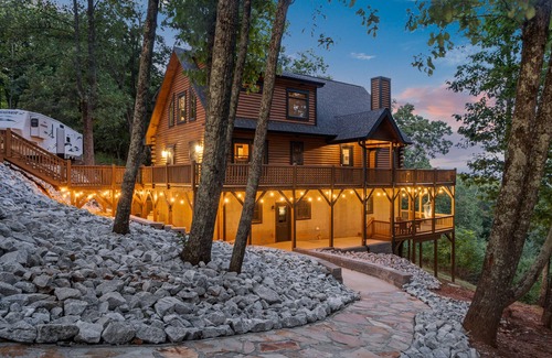 Greenville - Spartanburg Cabin | Luxe Mountain getaway only 15 minutes from the city!