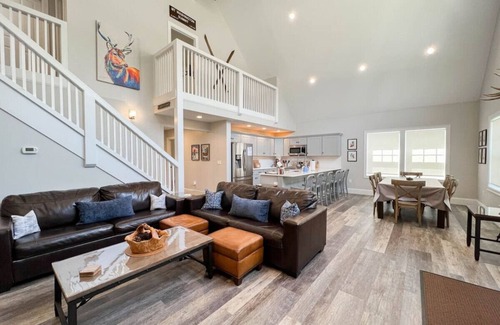 Cranmore Birches Apartment | Luxe Mountain Home | River, Cranmore and Downtown!