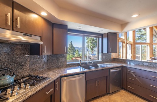 Big Bear Lake Villa | Luxe Mountain Resort Escape - Exclusive 360° Lake Views