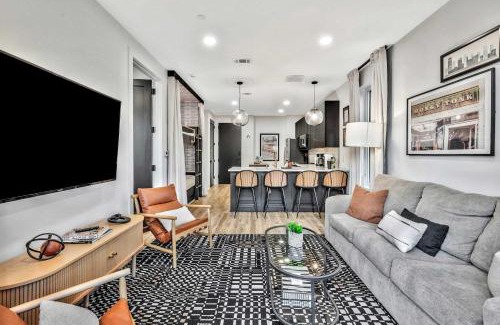 Nashville Apartment | Luxe Nashville Trio Sleeps 21 and Rooftop Access
