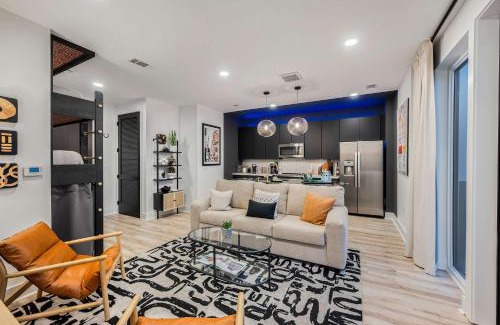 Nashville Apartment | Luxe Nashville Trio Sleeps 21 and Rooftop Access