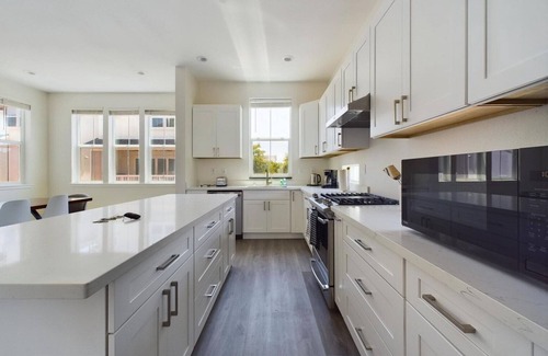 Newark House | Luxe Newark 4BR w/Private Garage, nr Restaurants & Park, by Blueground