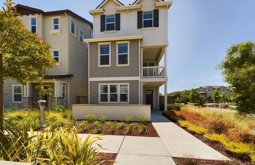 Newark House | Luxe Newark 4BR w/Private Garage, nr Restaurants & Park, by Blueground