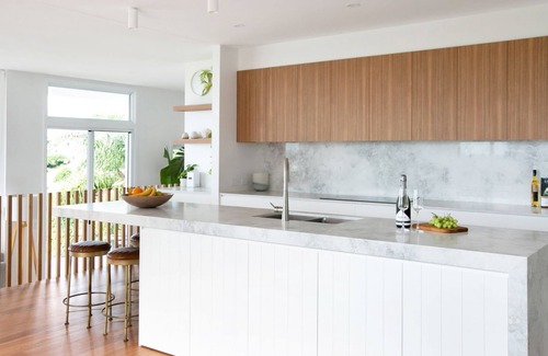 Kingscliff House | Luxe Paradise with sweeping Ocean Views & Pool