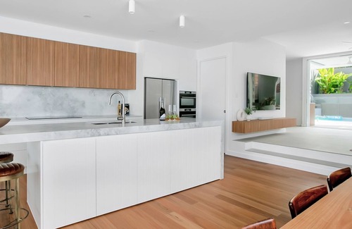 Kingscliff House | Luxe Paradise with sweeping Ocean Views & Pool
