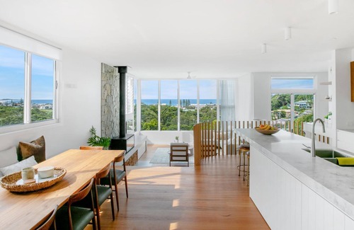 Kingscliff House | Luxe Paradise with sweeping Ocean Views & Pool