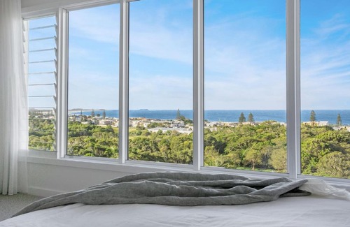 Kingscliff House | Luxe Paradise with sweeping Ocean Views & Pool