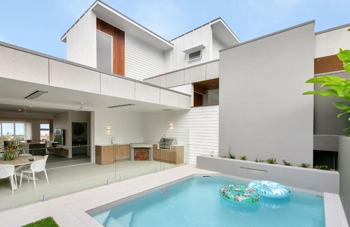 Kingscliff House | Luxe Paradise with sweeping Ocean Views & Pool