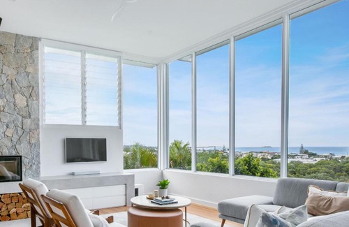 Kingscliff House | Luxe Paradise with sweeping Ocean Views & Pool