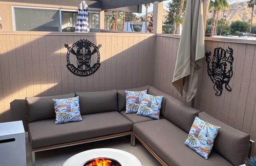 Twin Palms Condo | Luxe, peaceful retreat-KING bed historic MCM complex
