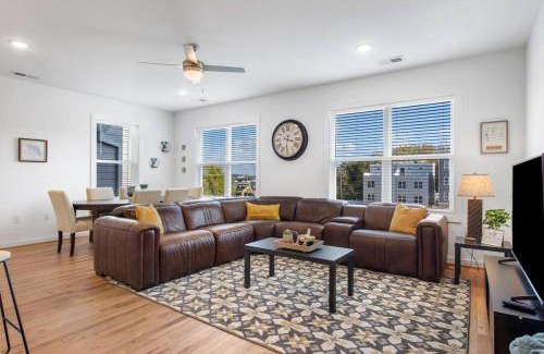 North Chesterfield Apartment | Luxe Penthouse in Old Town Manchester with Views!