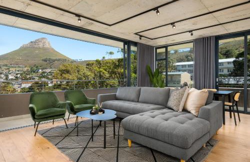 Schotsche Kloof Apartment | Luxe Penthouse l Private Pool l Mountain Views