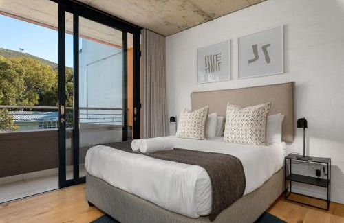 Schotsche Kloof Apartment | Luxe Penthouse l Private Pool l Mountain Views