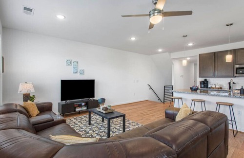 North Chesterfield Apartment | Luxe Penthouse 'n Old Town Manchester with Views!