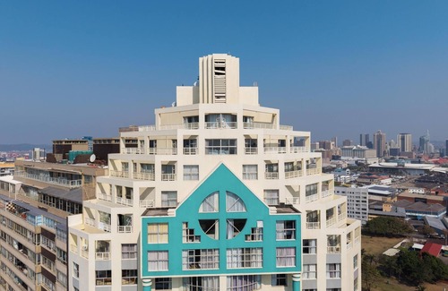 North Beach Apartment | Luxe Penthouse | Private Spa | Jacuzzi | Balcony