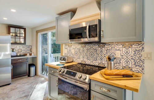 Pocono Summit House | Luxe Poconos Lake House w/Private Beach