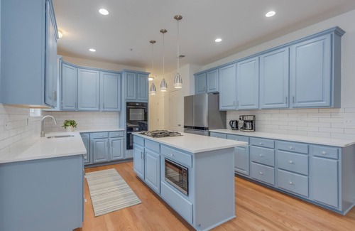 Friendly House | Luxe Presidential close to MGM, National Harbour, DC, VA