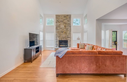 Friendly House | Luxe Presidential close to MGM, National Harbour, DC, VA