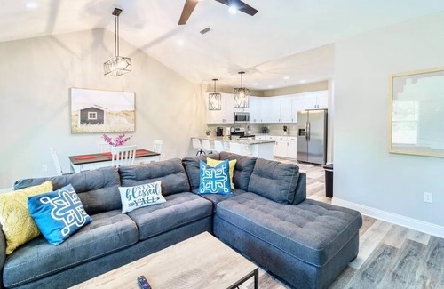 Dothan House | Luxe Private Dothan Oasis Near Historic Downtown!
