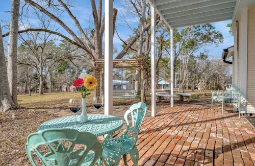 Hemphill House | Luxe Private Room in Historic Hemphill Manor!