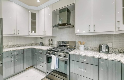 Seattle Metro Area House | Luxe Puget Sound Private Getaway in Burien!