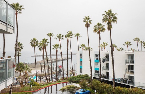 South Redondo Apartment | Luxe Redondo Beach 1BR w/Pool, Gym & W/D, walk to Beach, by Blueground