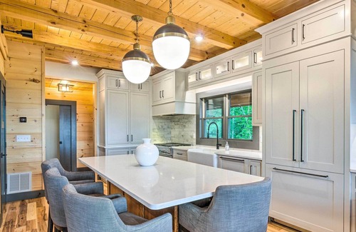 Nebo House | Luxe Retreat w/ Mtn View < 5 Mi to Lake James
