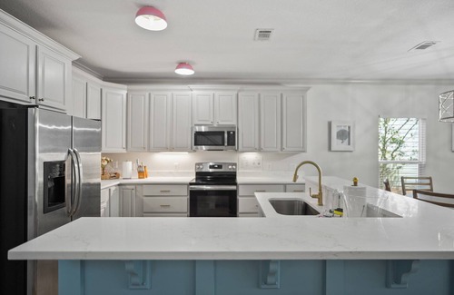 Villages of Crystal Beach House | LUXE Retreat | Walk 2 Beach | Pool|Golf Cart