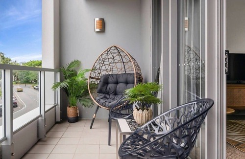 Cairns Central Business District Apartment | Luxe Retreat - Waterfront, Gym & prime Location