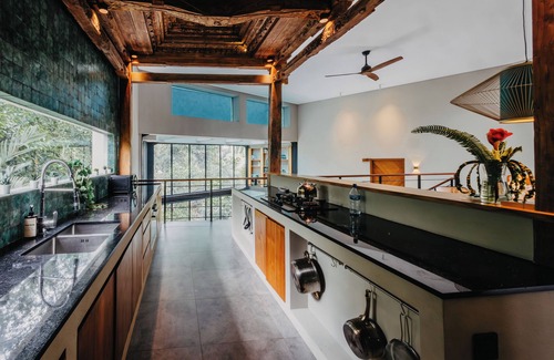 Ubud Villa | Luxe River Gorge Villa w/Glass Rooftop Pool