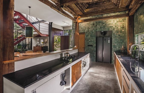 Ubud Villa | Luxe River Gorge Villa w/Glass Rooftop Pool