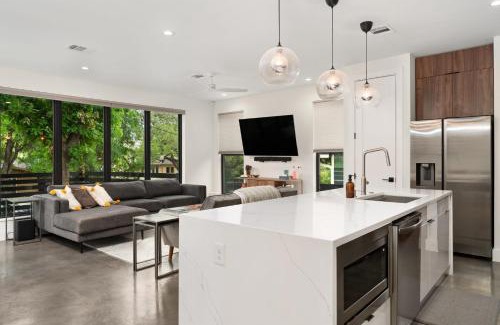 Riverside House | Luxe Riverside Condo