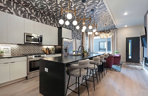 Talbot's Corner House | Luxe Rooftop w Spa, Sauna, Pool, Downtown Views, Dive Bar