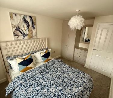 Trentham House | Luxe Rooms in High-End Duplex Near Trentham Garden