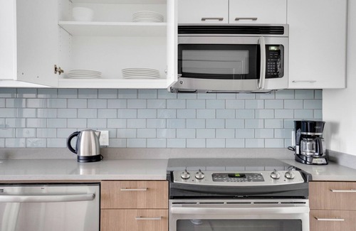 Downtown San Jose Apartment | Luxe San Jose 1BR w/Gym & Pool, good access to 280 & 101, by Blueground