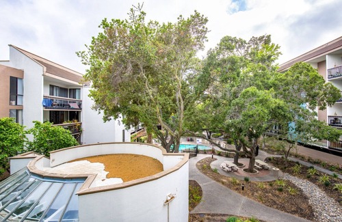 Central San Mateo Apartment | Luxe San Mateo 1BR w/W/D, Pool, near stores and Caltrain, by Blueground