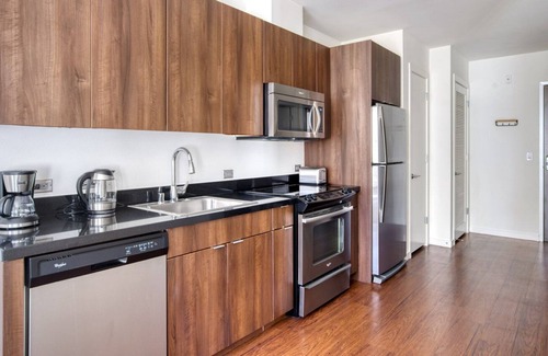 The Villas Apartment | Luxe Santana Row Studio w/ Pool & Gym, 10 mins to Google, by Blueground